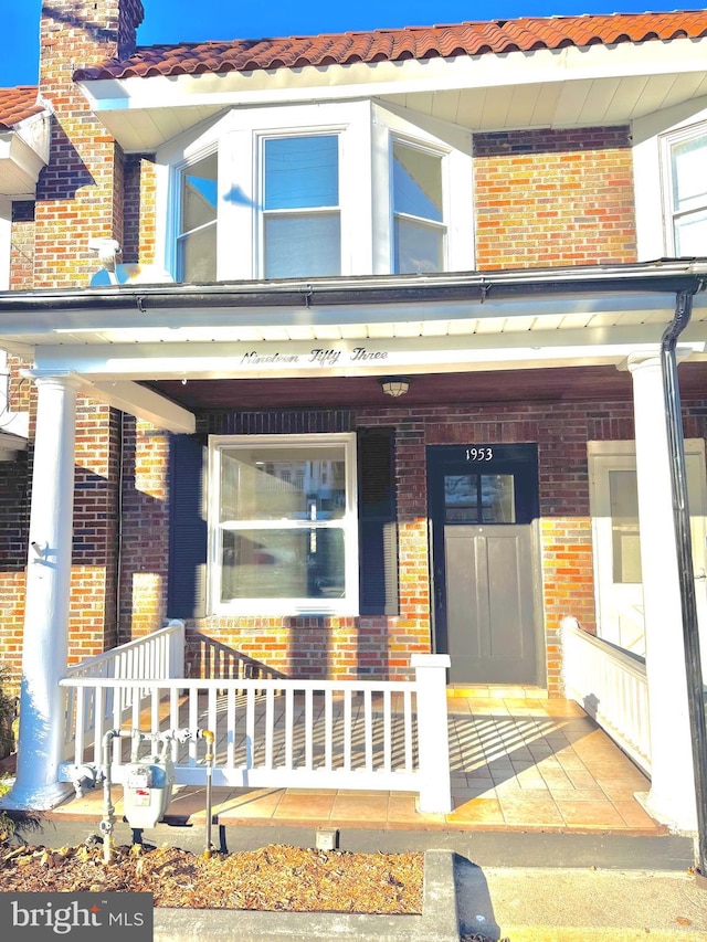 view of front of home with covered porch