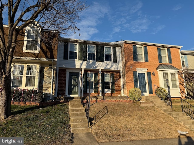 view of front facade with a front lawn