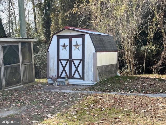 view of outbuilding