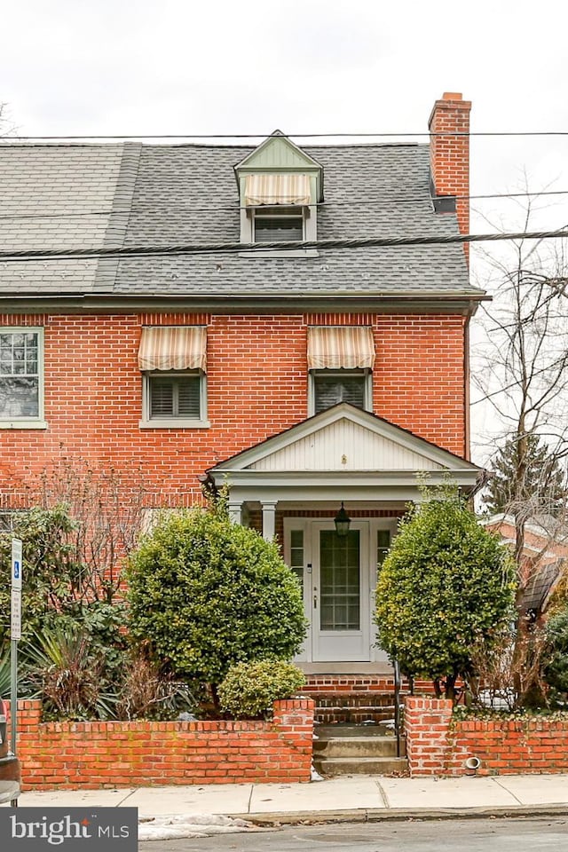 view of front of property