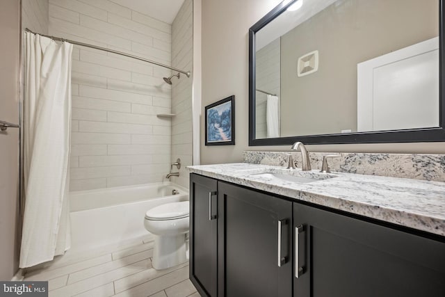 full bathroom with toilet, vanity, and shower / bath combo