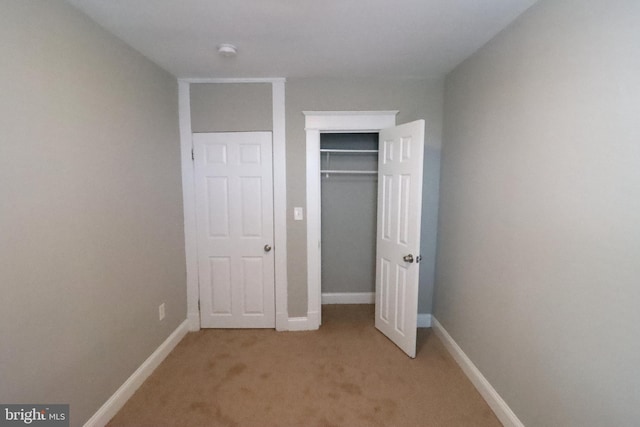 unfurnished bedroom with carpet and a closet