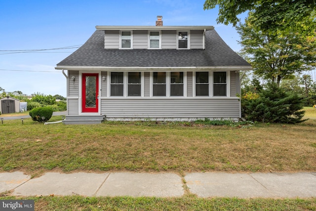 view of front facade with a front lawn