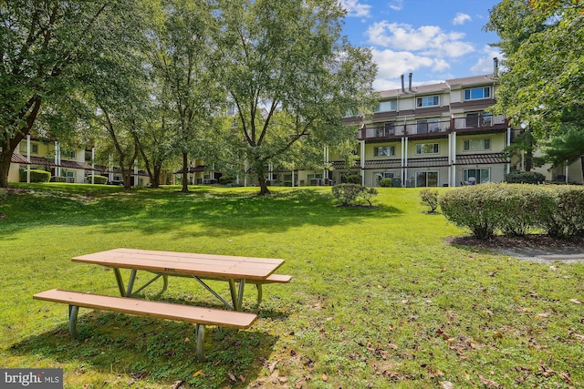 view of property's community featuring a yard