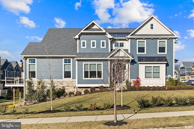 view of front of home with a front lawn