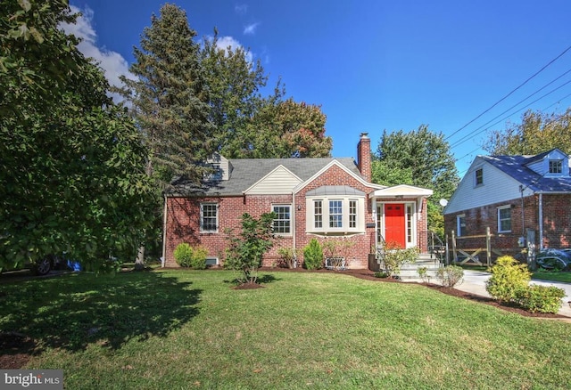 view of front of home featuring a front yard