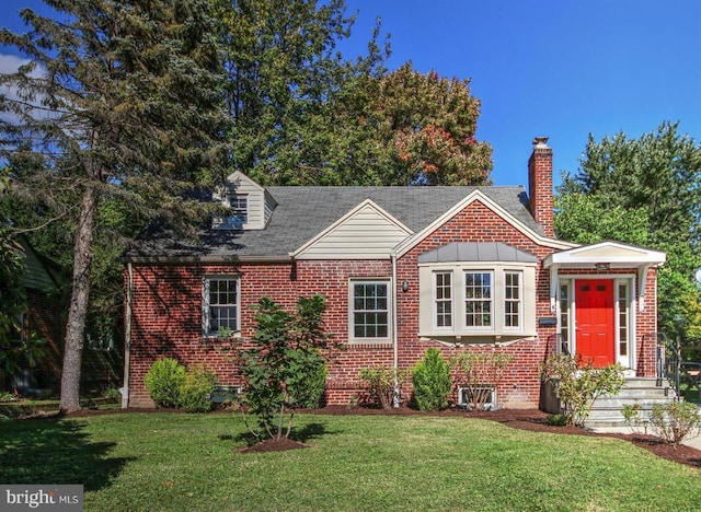 view of front of property with a front lawn