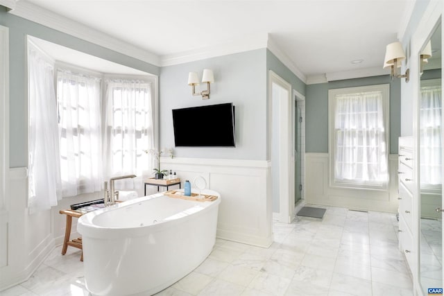 bathroom featuring a washtub, ornamental molding, and an inviting chandelier