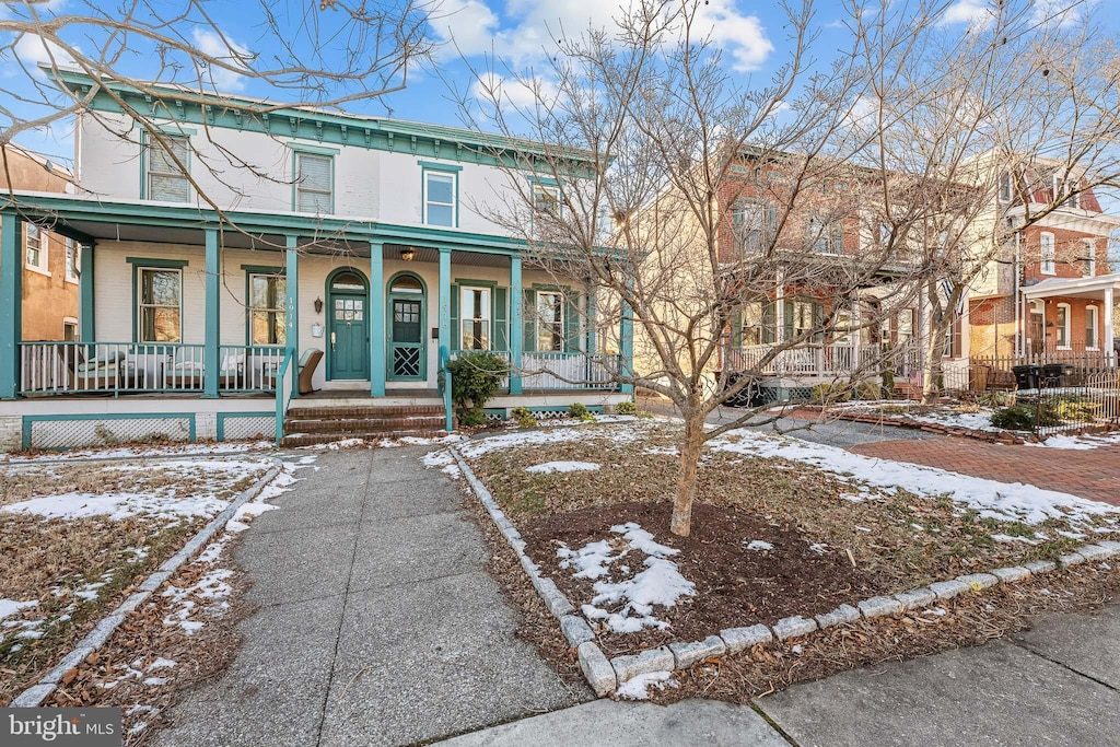 view of front of house featuring covered porch