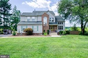 view of front property featuring a front yard