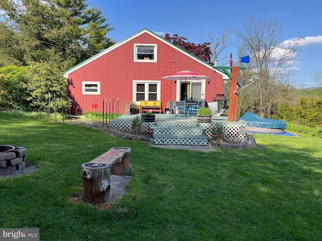 view of outdoor structure with a lawn