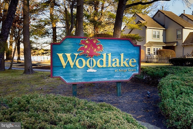 view of community / neighborhood sign