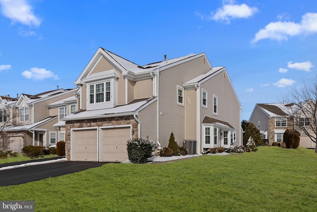 view of front of home featuring a front lawn and a garage