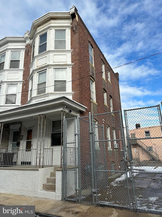 townhome / multi-family property featuring a porch