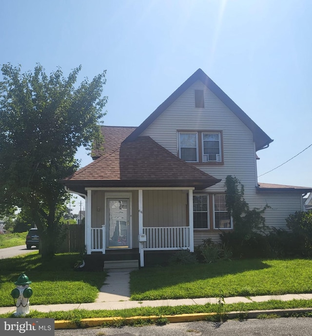 view of front facade with a front yard and covered porch