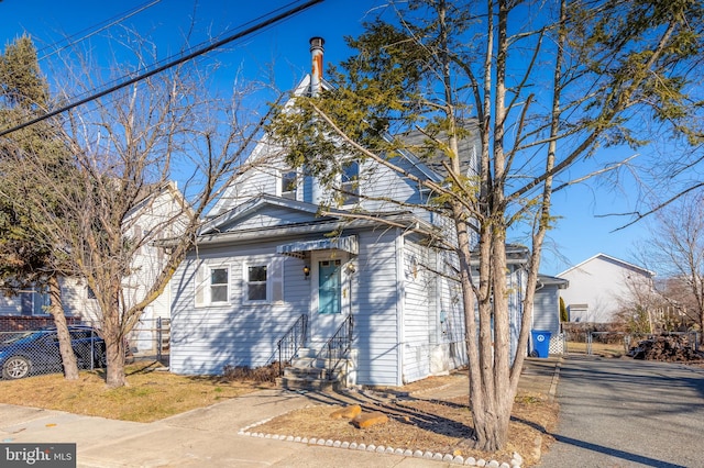 view of front of property