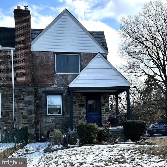 view of front facade with covered porch