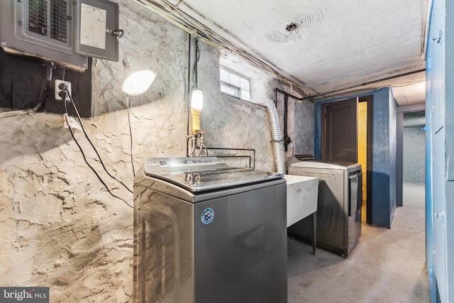 laundry area featuring washer and clothes dryer