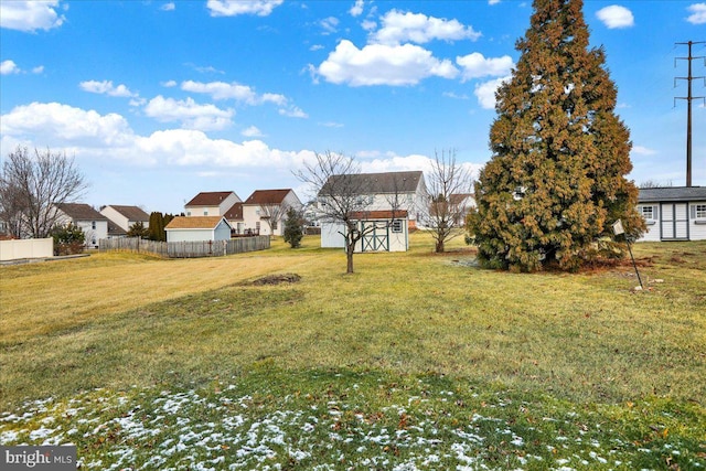 view of yard featuring a storage shed