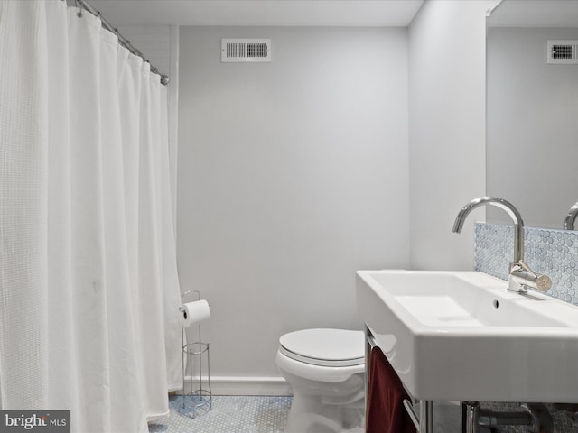 6230 21st St N, Arlington, VA 22205 - bathroom featuring toilet, tile patterned floors, vanity, and curtained shower