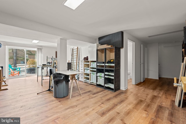 kitchen featuring light hardwood / wood-style flooring, a breakfast bar area, and kitchen peninsula