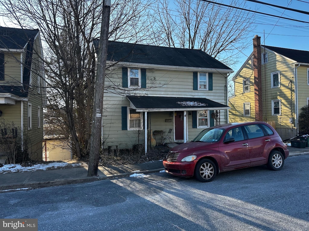 view of front of property