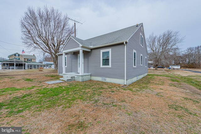 view of front of home with a front lawn