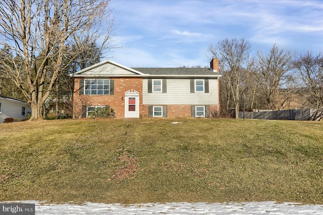 split foyer home featuring a front lawn