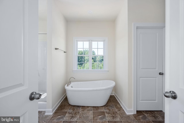 bathroom featuring a bathing tub