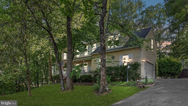 view of front facade featuring a garage and a lawn