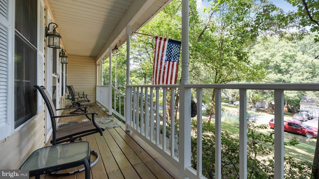 balcony featuring covered porch