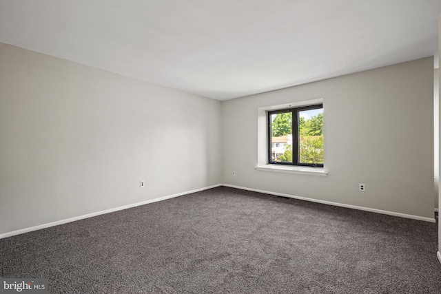 unfurnished room featuring carpet floors