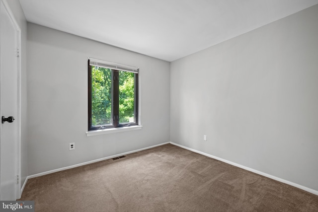 unfurnished room featuring carpet flooring