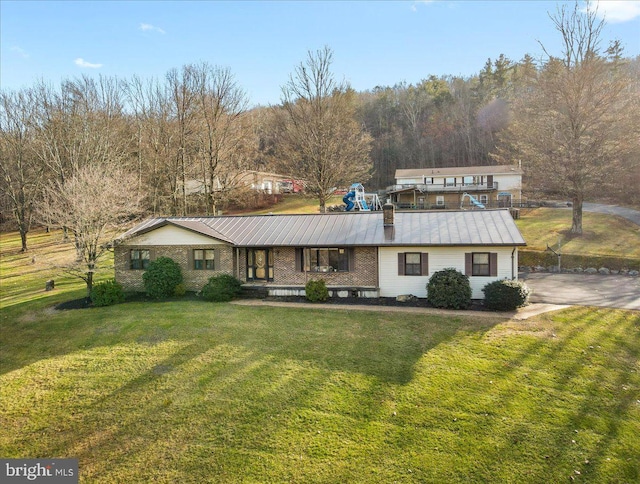 view of front of house with a front lawn