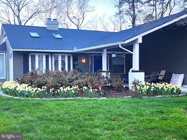 exterior space featuring a lawn