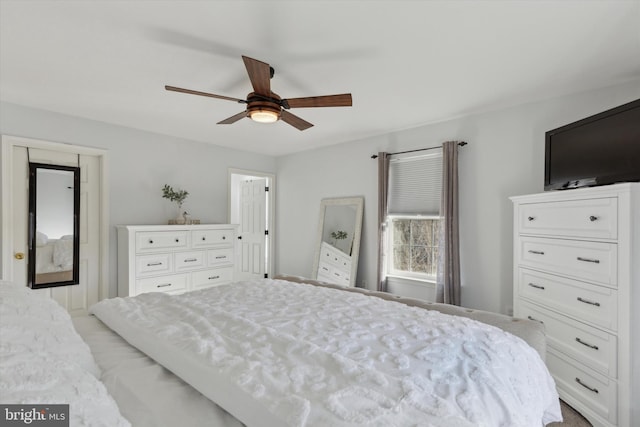 bedroom with ceiling fan