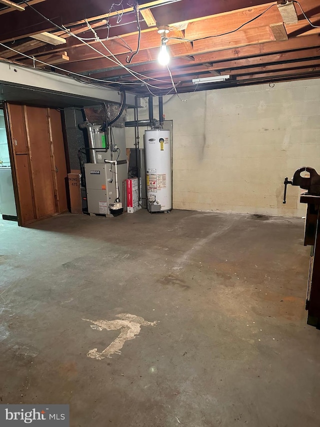 basement with washer / dryer, heating unit, and gas water heater