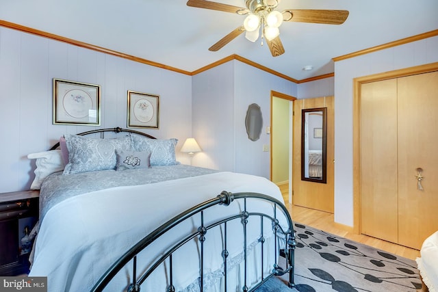 bedroom with ornamental molding, ceiling fan, and light hardwood / wood-style floors