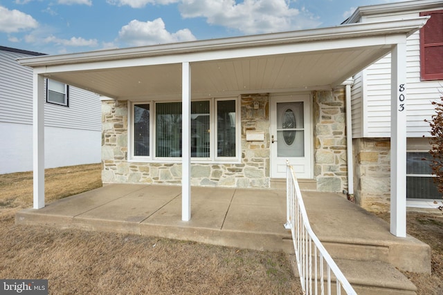 entrance to property featuring covered porch