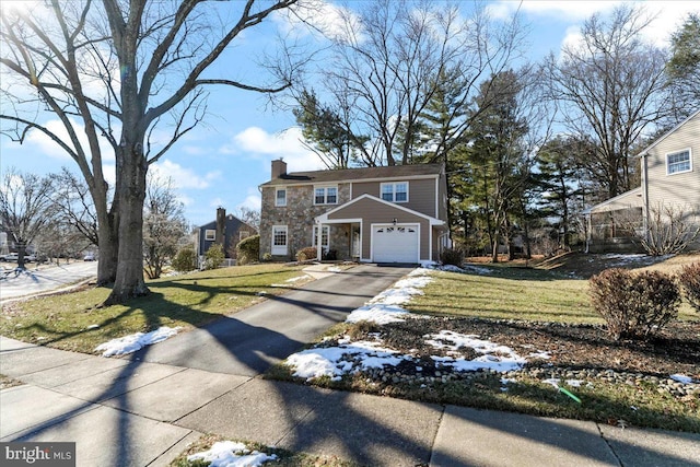 view of front of house featuring a front lawn