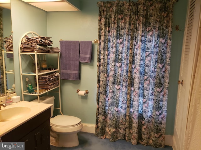 bathroom with toilet, vanity, and a shower with curtain