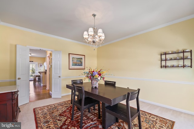 dining room with crown molding and a notable chandelier