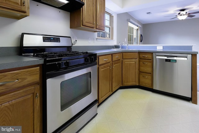 kitchen with stainless steel appliances, extractor fan, sink, and ceiling fan