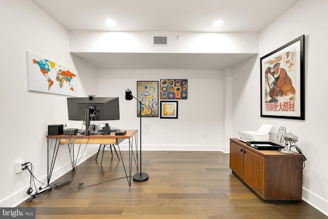 home office featuring baseboards, visible vents, dark wood-style flooring, and recessed lighting