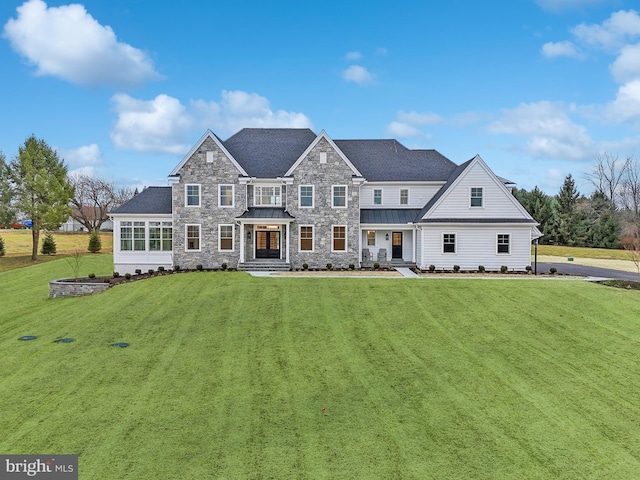 view of front facade featuring a front lawn