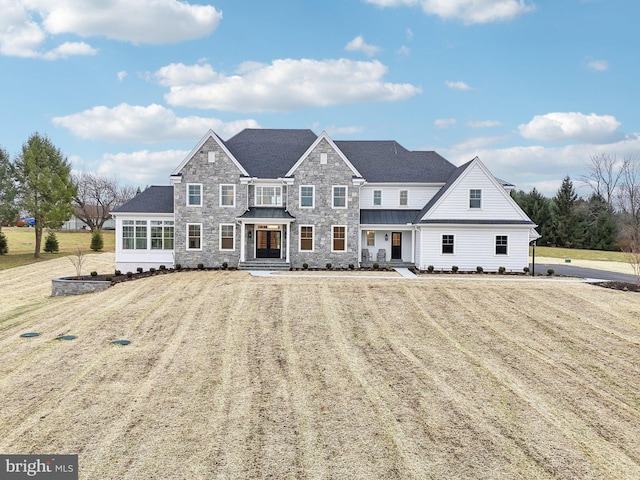 view of front of home featuring a front yard