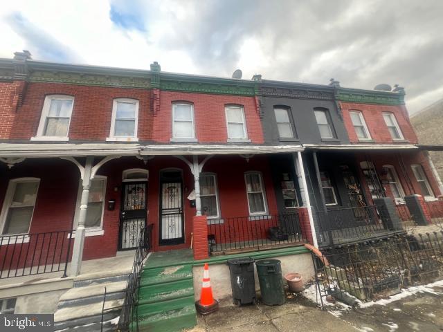 townhome / multi-family property featuring a porch