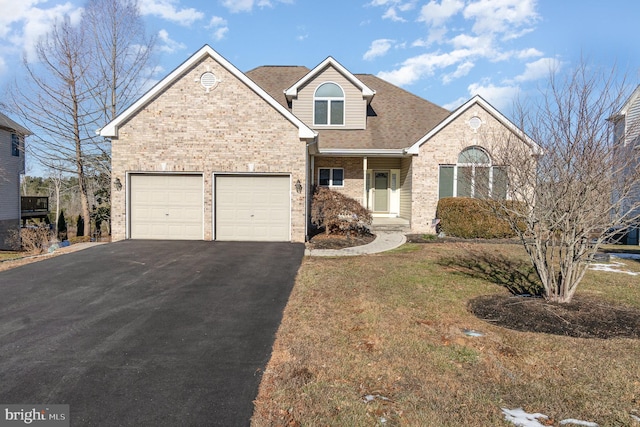 view of front property featuring a garage