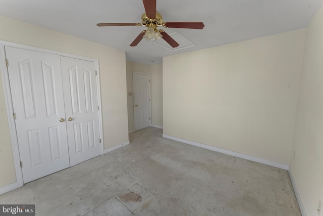 unfurnished bedroom featuring ceiling fan and a closet