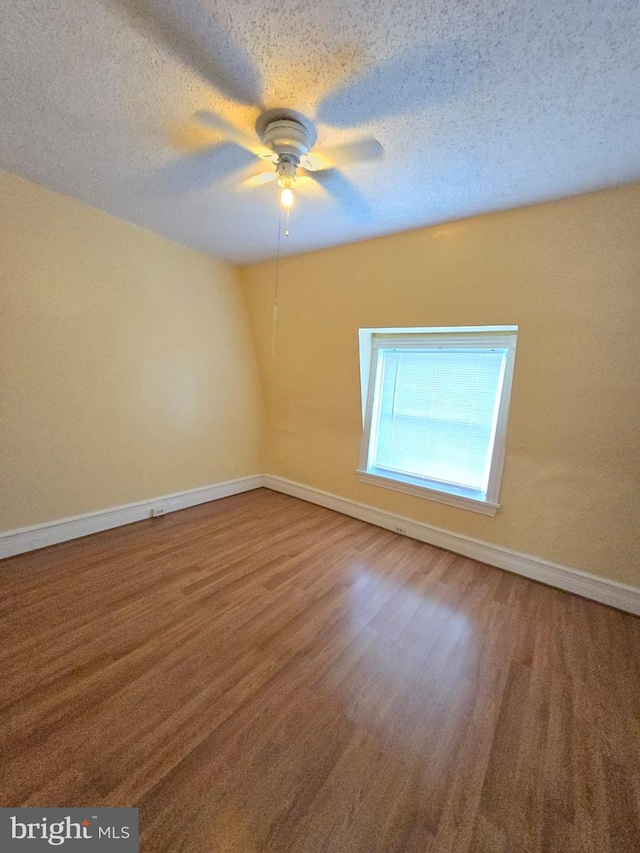 bonus room featuring a textured ceiling and ceiling fan